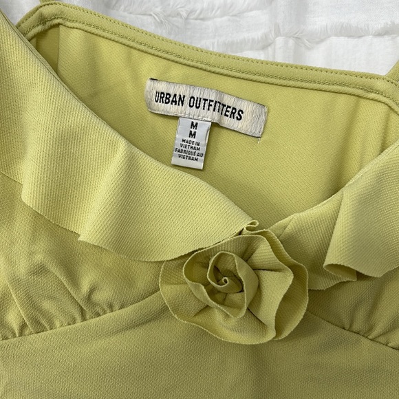 BNWT UO ROSE GARDEN ASYMMETRICAL TOP - LIME GREEN - Picture 4 of 7